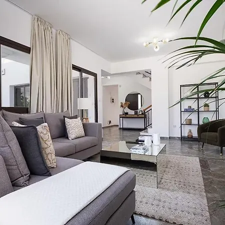 Beautiful Luxury Escape ! Peyia