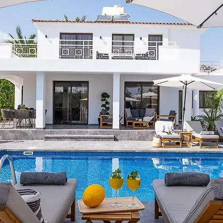 Villa Beautiful Luxury Escape ! Peyia